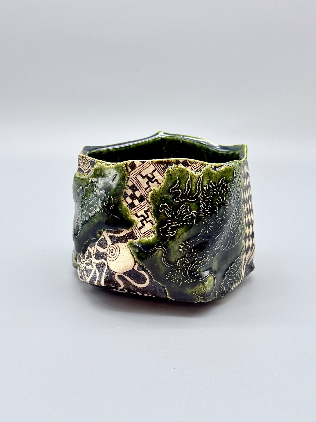 Rimpa Oribe Tea Bowl with Twin Dragon Design