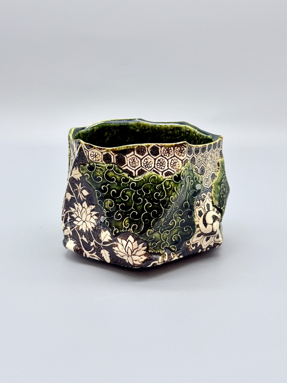 Rimpa Oribe Tea Bowl with Twin Dragon Design