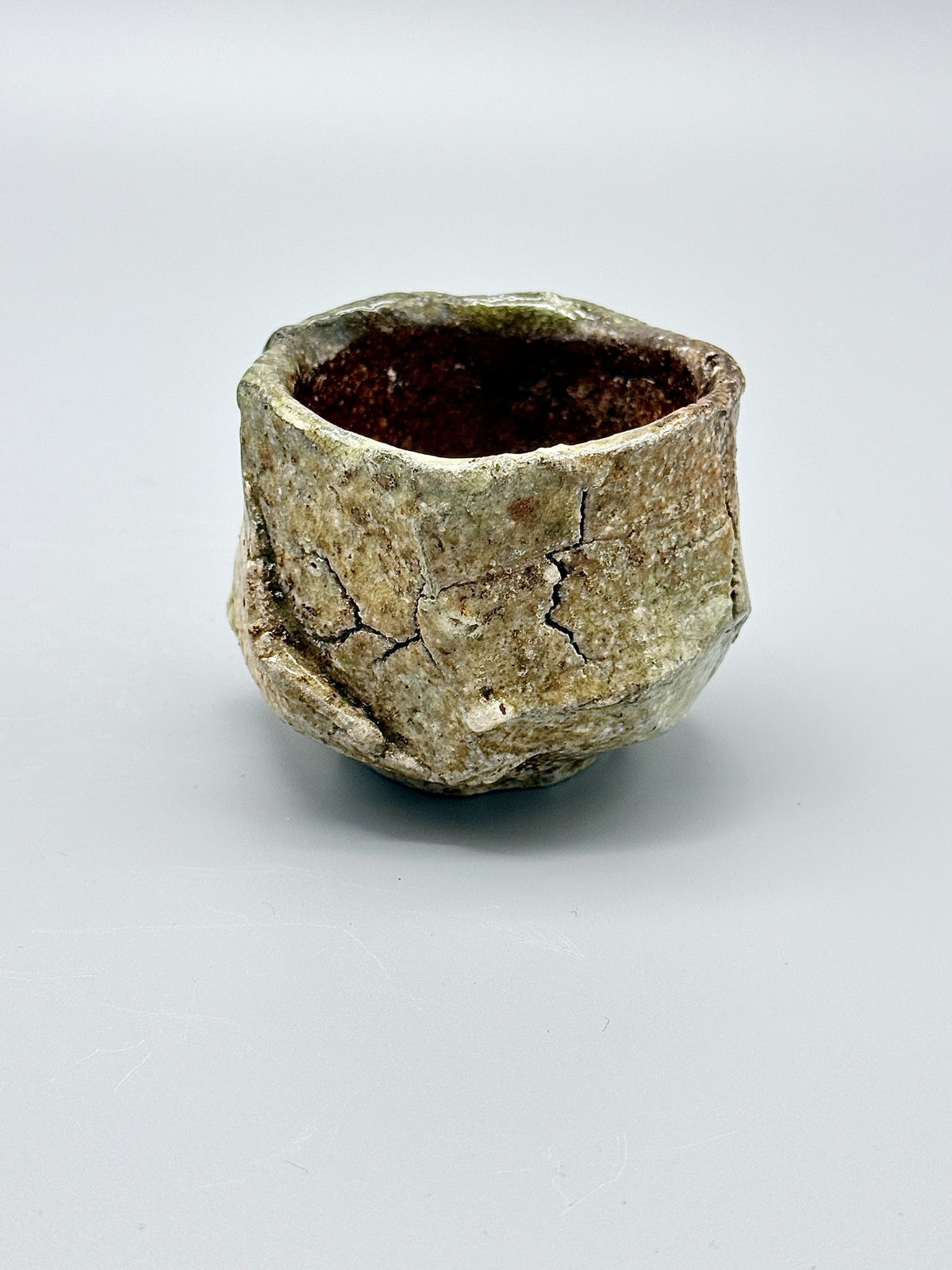 Reverse of Atarashi Manabu Iga kurinuki cup, showing pale green glaze and irregular surface lines.